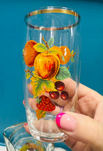 Load image into Gallery viewer, Set o 6 gwydr a jwg ffrwythau Retro Luminarc Ffrengig / Set of French Luminarc Retro fruit 6 tumblers and matching jug
