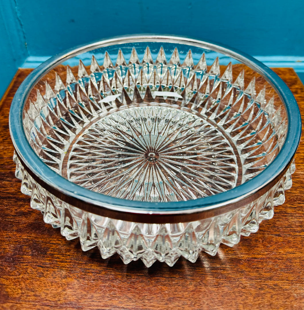 Bowlen treiffl wydr Vintage efo ymyl silver plated / Vintage glass trifle bowl with silver plated rimm