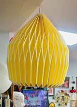 Load image into Gallery viewer, Cysgodlen lamp papur / Paper lampshades
