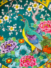Load image into Gallery viewer, Plât Siapaneaidd Vintage mawr gyda paun wedi’i beintio â llaw / Large Hand Painted Vintage Japanese Peacock Plate
