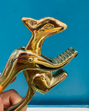 Load image into Gallery viewer, Malwr cnau brass siâp Wiwer / Brass Squirrel nutcracker
