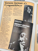 Load image into Gallery viewer, ‘Llyfr Mawr 3 HTV’ Vintage o 1980 / Vintage ‘Llyfr Mawr 3 HTV’ book from 1980
