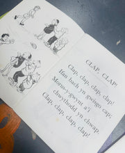 Load image into Gallery viewer, Llyfr ‘Clap! Clap!!’ gan Enid E Thomas o 1964 / ‘Clap! Clap!!’ book by Enid E Thomas from 1964
