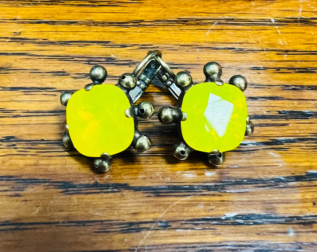 Clustlysau Swarovski Melyn / Yellow Swarovski Earrings