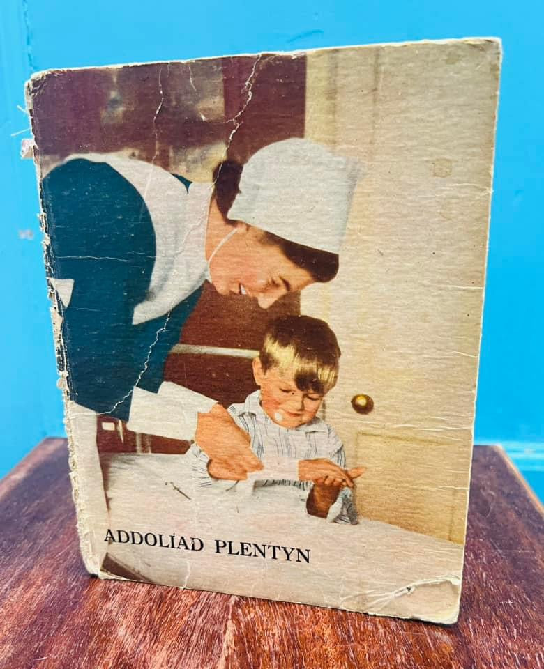 Addoliad Plentyn, cyfieithiad o lyfr Y Parch G.R. Harding Wood o 1945 / ‘Addoliad Plentyn’, a translation of the Rev. G.R. Harding Wood’s book from 1945