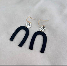 Load image into Gallery viewer, Clustlysau Dolly Jack &amp; Freda / Jack &amp; Freda Dolly Earrings
