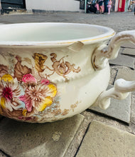 Load image into Gallery viewer, Pot pi pi seramig blodeuog Hynafol / Antique floral ceramic chamic pot
