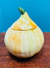 Load image into Gallery viewer, Pot Pickled Onion Retro Toni Raymond o’r 70au / Retro Toni Richmond Pickled Onion pot from the 70s
