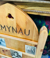 Load image into Gallery viewer, Bwrdd Emynau wedi ei wneud â llaw allan o bren Pîn / Hanging Emynau board made by hand out of Pine wood
