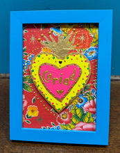 Load image into Gallery viewer, Ffrâm glas calon ‘Cariad’ Mexicanaidd wedi ei wneud â llaw / Handmade Mexican ‘Cariad’ heart in a blue frame
