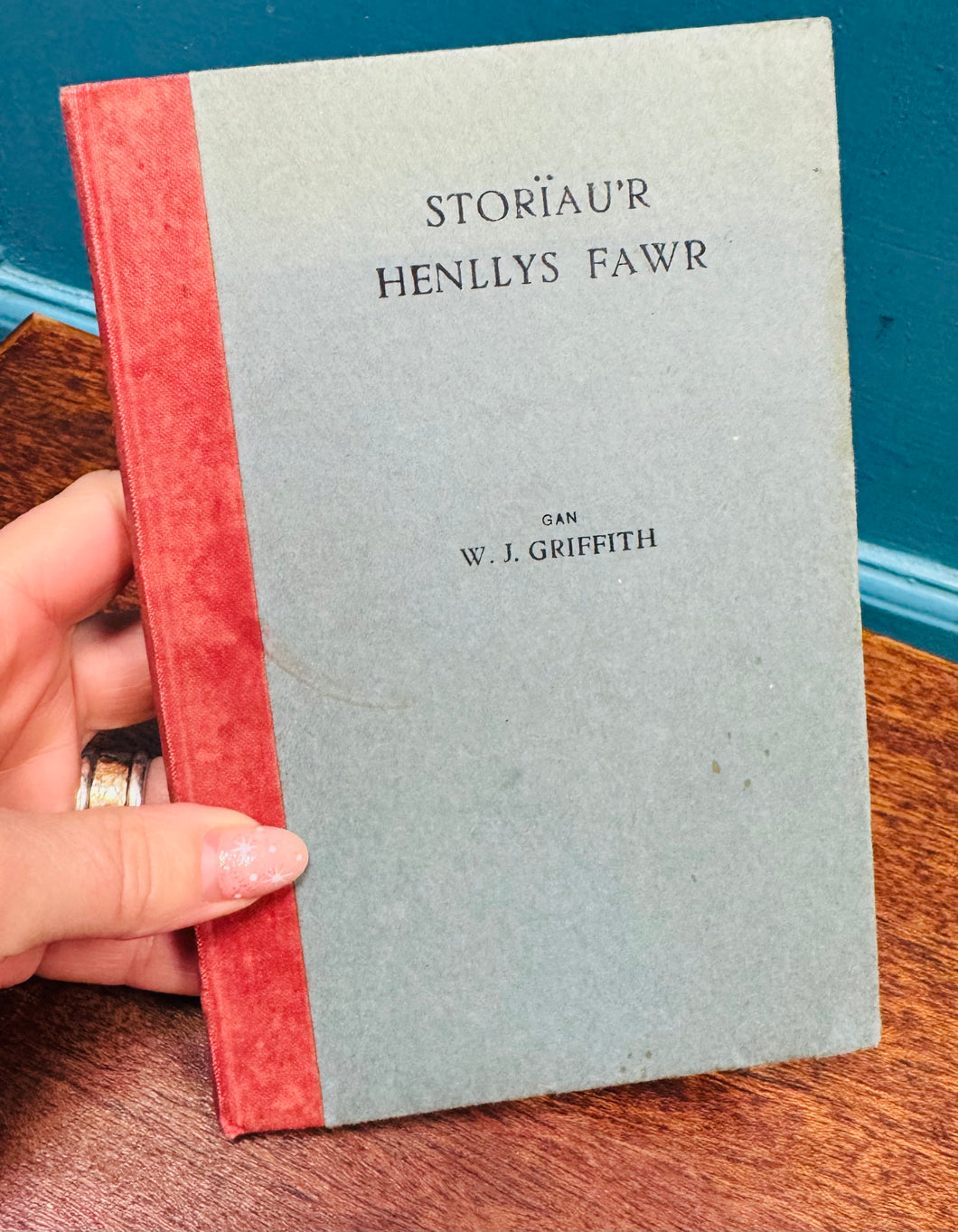 Llyfr ‘Storiau’r Henllys Fawr’ gan W.J. Gruffith o Hydref 1943 / ‘Storiau’r Henllys Fawr’ book by W.J. Gruffith from October 1943