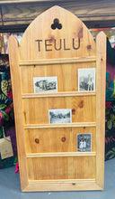 Load image into Gallery viewer, Bwrdd Teulu wedi ei wneud â llaw allan o bren Pîn / Hanging Tonau board made by hand out of Pine wood
