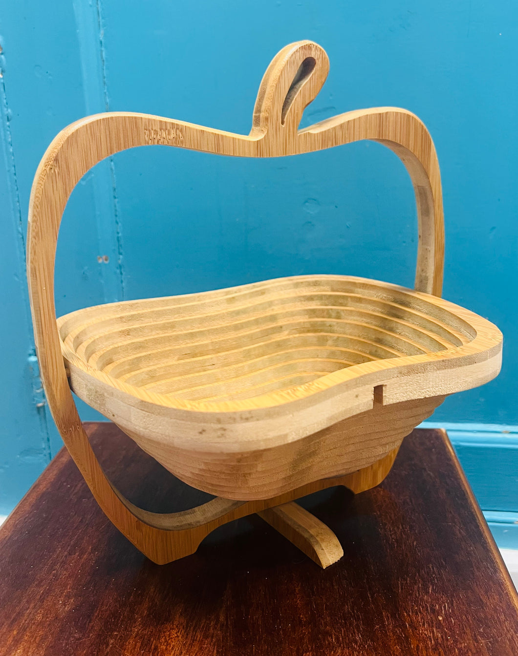 Basged pren Vintage dal afalau sydd yn plygu / Vintage fold out wooden apple basket