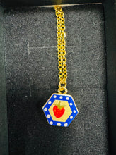 Load image into Gallery viewer, Mwclis charms bychan / Small charm necklace
