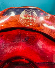 Load image into Gallery viewer, Powlen wydr coch Cranberry ‘Royal Scot’ Vintage wedi ei wneud â llaw / Vintage handmade ‘Royal Scot’ red Cranberry glass bowl
