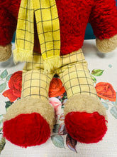 Load image into Gallery viewer, Tegan meddal Rupert Vintage o’r 70au /  Vintage Rupert soft toy from the 70s
