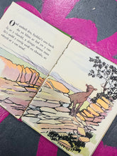 Load image into Gallery viewer, Llyfr bychan ‘Yr Oen Bach Du’ Vintage / Vintage small ‘Yr Oen Bach Du’ book
