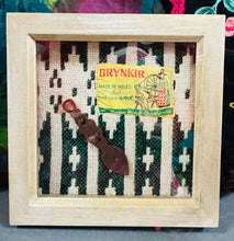 Load image into Gallery viewer, Ffrâm brethyn Cymreig Brynkir gwyrdd tywyll a hufen gyda llwy garu bychan pren / Framed dark green and cream Brynkir Welsh tapestry with a small wooden love spoon

