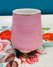 Load image into Gallery viewer, Potyn Lustreware pinc Hynafol a phrin ‘Caernarvon Iron Pavilion’ (1877-1961) / Rare Antique pink Lustreware ‘Caernarvon Iron Pavilion’ (1877-1961) pot
