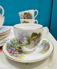 Load image into Gallery viewer, Set llestri te tsieina Vintage ‘Royal Vale’ ‘English Cottage’ cyflawn a phrin o’r 1950au / Rare Vintage ‘Royal Vale’ ‘English Cottage’ complete china tea set from the 1950s
