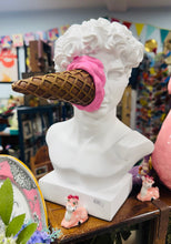 Load image into Gallery viewer, Bust David a Hufen Iâ / David and Ice Cream bust
