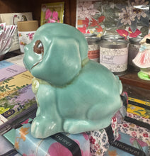 Load image into Gallery viewer, Ci Bonzo trist seramig gwyrdd Art Deco o’r 30au / Art Deco ceramic green Bonzo sad dog from the 30s
