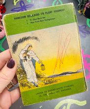 Load image into Gallery viewer, Llyfr bychan ‘Yr Oen Bach Du’ Vintage / Vintage small ‘Yr Oen Bach Du’ book
