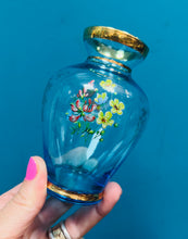 Load image into Gallery viewer, Fâs blodeuyn gwydr turquoise Vintage o’r Eidal / Vintage Italian turquoise glass bud vase
