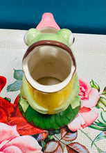 Load image into Gallery viewer, Jwg llefrith siâp llyfant / Frog shaped milk jug
