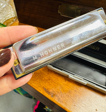 Load image into Gallery viewer, Hohner Special 20 G Harmonica yn ei gês gwreiddiol / Harmonica Hohner Special 20 G in its original case

