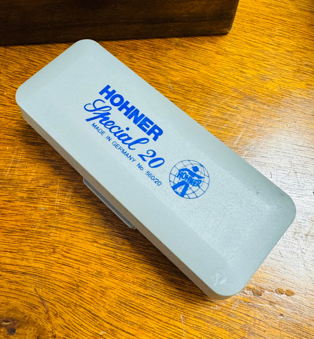 Hohner Special 20 G Harmonica yn ei gês gwreiddiol / Harmonica Hohner Special 20 G in its original case