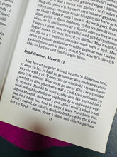 Load image into Gallery viewer, Nofel ‘Tydi bywyd yn boen!’ gan Gwenno Hywyn o 1988
/ ‘Tydi bywyd yn boen!’ novel by Gwenno Hywyn from 1988
