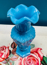 Load image into Gallery viewer, Vase glas bychan ‘Opaline milk glass’ Hynafol / Antique small blue Opaline milk glass vase
