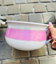 Load image into Gallery viewer, Pot pi pi seramig pinc Hynafol / Antique pink ceramic chamic pot

