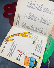 Load image into Gallery viewer, Llyfr plant ‘Gyda’r Anifeiliaid’ Vintage o 1976 / Vintage ‘Gyda’r Anifeiliaid’ children’s book from 1976
