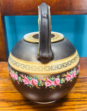Load image into Gallery viewer, Tebot Tsieineaidd Vintage crwn wedi ei beintio â llaw / Vintage round handpainted Chinese teapot
