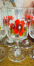 Load image into Gallery viewer, Set o 6 gwydryn blodeuog coch Retro sherry / port / Set of 6 red floral Retro sherry / port glasses
