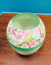 Load image into Gallery viewer, Potyn Maytime Shelley Vintage prin wedi ei beintio â llaw / Vintage handpainted rare Maytime Shelley pot
