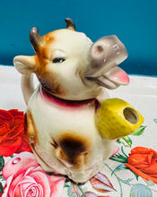Load image into Gallery viewer, Tebot Vintage ‘Price Kensington’ siâp buwch wedi’w beintio â llaw / Vintage ‘Price Kensington’ ceramic hand painted cow shaped teapot
