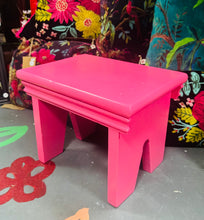 Load image into Gallery viewer, Stôl droed Vintage wedi ei pheintio yn binc / Pink painted Vintage foot stool
