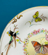 Load image into Gallery viewer, Plat Hynafol Pili Pala ac adar wedi ei beintio â llaw / Antique hand painted butterfly and birds plate
