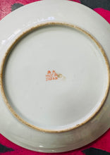 Load image into Gallery viewer, Plât Siapaneaidd Vintage mawr gyda paun wedi’i beintio â llaw / Large Hand Painted Vintage Japanese Peacock Plate
