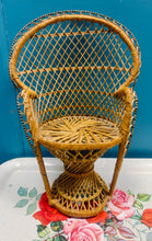 Load image into Gallery viewer, Cadair wicker paun Vintage ar gyfer dol / Vintage doll’s peacock wicker chair

