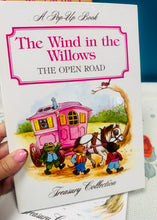 Load image into Gallery viewer, Set o 4 llyfryn pop-up ‘The Wind in the Willows’ Vintage o 1988 / Set of 4 Vintage pop-up ‘The Wind in the Willows’ book from 1988
