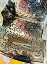Load image into Gallery viewer, Gorsedd Halen Arian Rwsiaidd o'r 19eg Ganrif, wedi'i hysgythru â llaw mewn arddull Pan Slavic / 19 Century Russian Gilt Silver Salt Throne, hand engraved in Pan Slavic style
