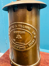 Load image into Gallery viewer, Lamp Glowr brass a gwydr Hynafol ‘E.Thomas &amp; Williams, Cambrian, Aberdâr rhif 52898 / Antique brass and glass E.Thomas &amp; Williams, Cambrian, Aberdare Miners lantern No 52898
