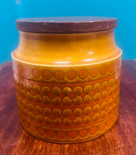 Load image into Gallery viewer, Jar bychan plaen Hornsea Saffron Vintage Retro o’r 70au Vintage Retro small plain Hornsea Saffron jar from the 70s
