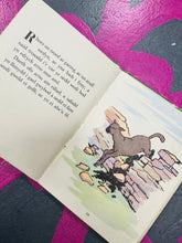 Load image into Gallery viewer, Llyfr bychan ‘Yr Oen Bach Du’ Vintage / Vintage small ‘Yr Oen Bach Du’ book
