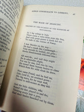 Load image into Gallery viewer, Llyfr ‘Poems of Shelley’ lledr Hynafol wedi argraffu yn 1908 gan Macmillan &amp; co / Antique leather ‘Poems of Shelley’ book published by  Macmillan &amp; co in 1908
