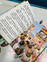 Load image into Gallery viewer, Llyfr Ladybird Cymraeg ‘Gwyliau Hapus’ Vintage o 1971 / Welsh Vintage ‘Gwyliau Hapus’ Ladybird book from 1971
